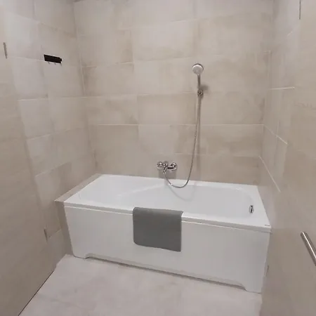 Fenyvesliget V Apartmán *