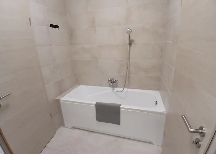 Fenyvesliget V Apartament *